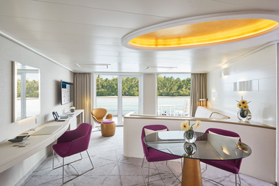 Hapag Lloyd Hanseatic Inspiration Spirit Grand Suite 2.jpg